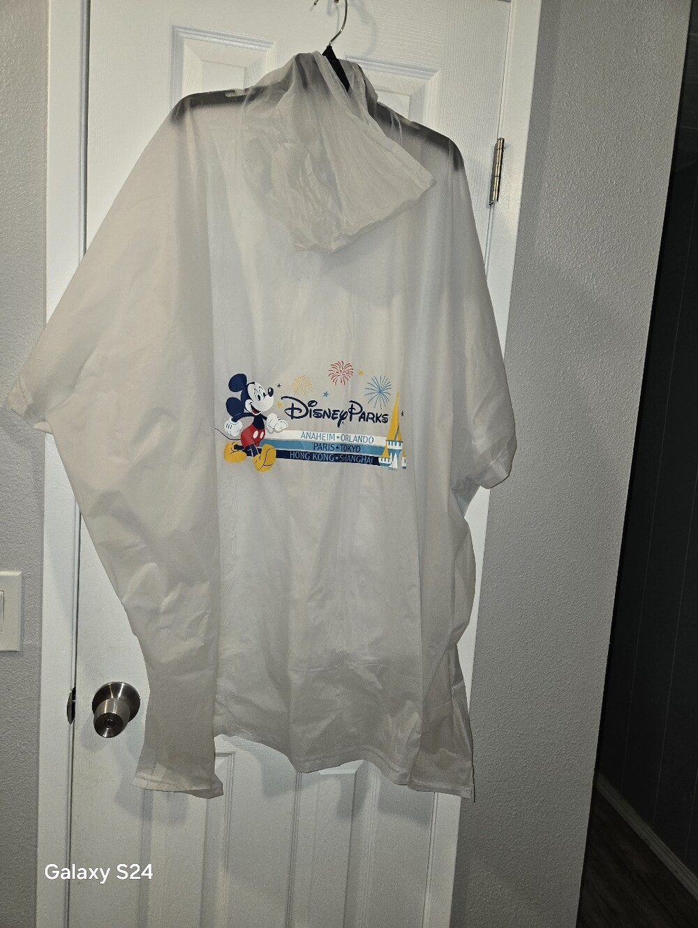 Disney Parks rain poncho Mickey Mouse Adult One Size